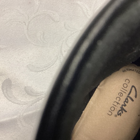 Clarks BLACK Leather Boots Size 8/1/2 chunk small heel zippers - Picture 6 of 6